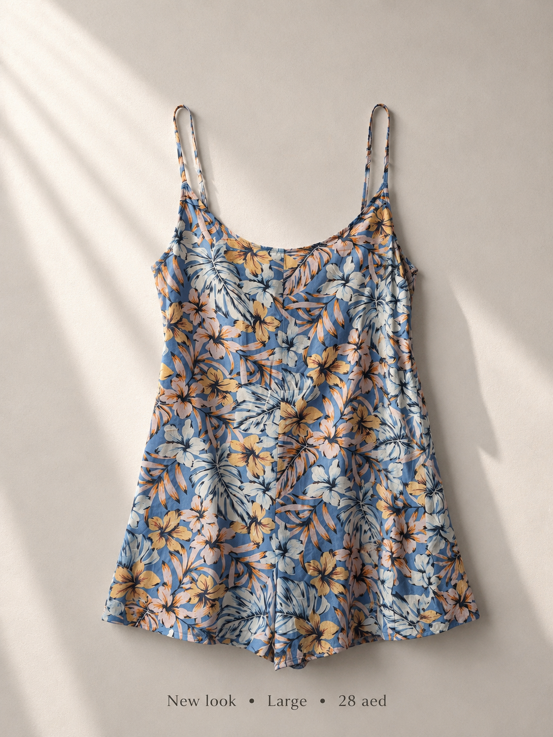 New Look periwinkle tropical hibiscus and palm leaf cami romper, size Large