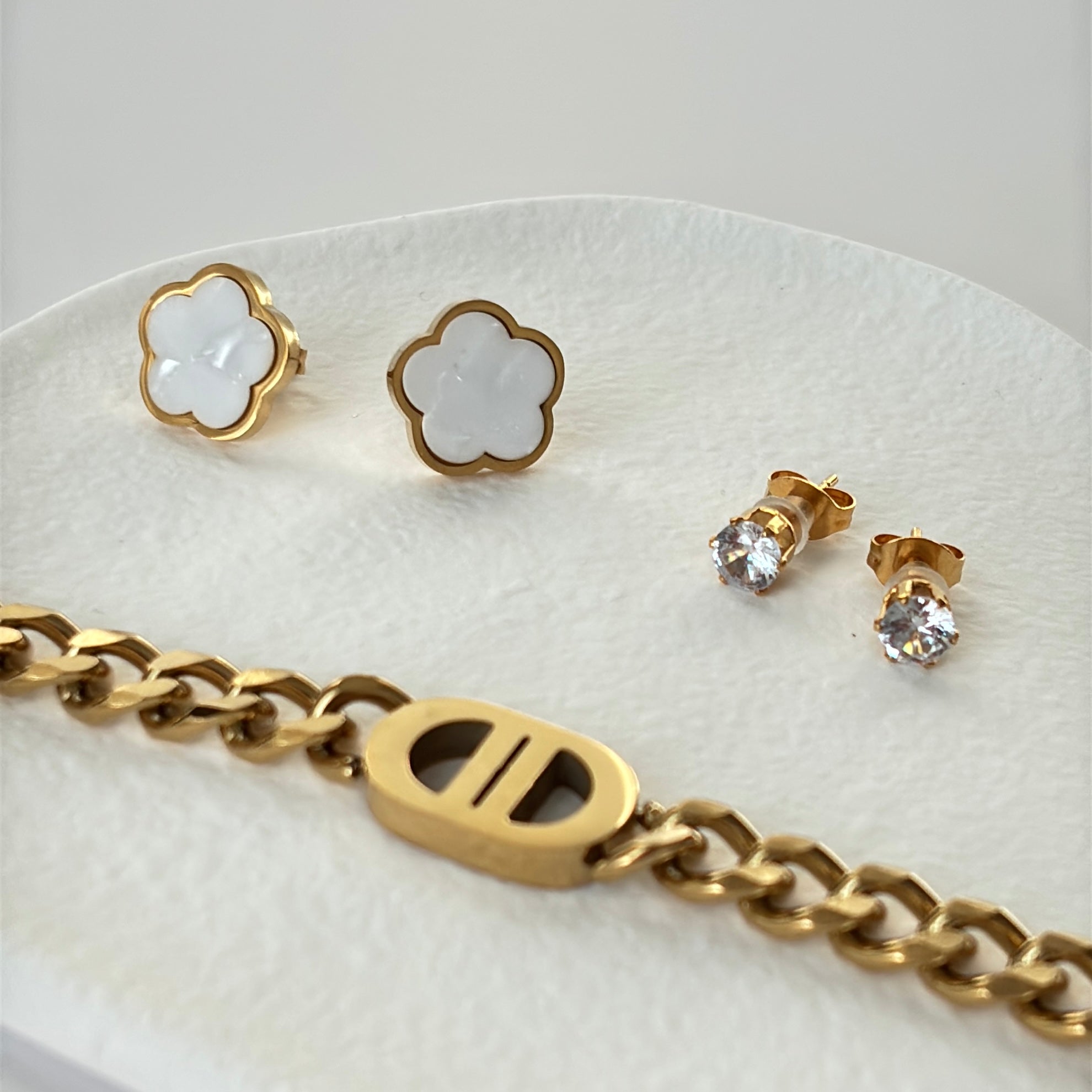 The Bloom Studs