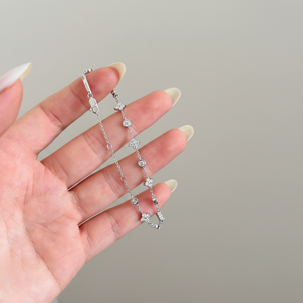 Lucky Four Leaf Clover Bracelet · D VVS1 Moissanite · Rhodium-Finished S925